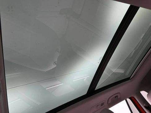 Used 2019 Volkswagen Tiguan SE w/ Panoramic Sunroof Package FWD image 25