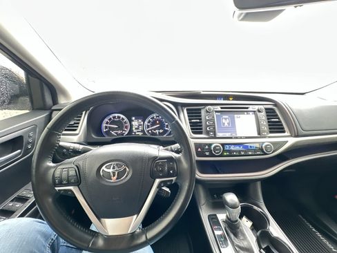 Used 2017 Toyota Highlander Limited AWD/4WD image 11