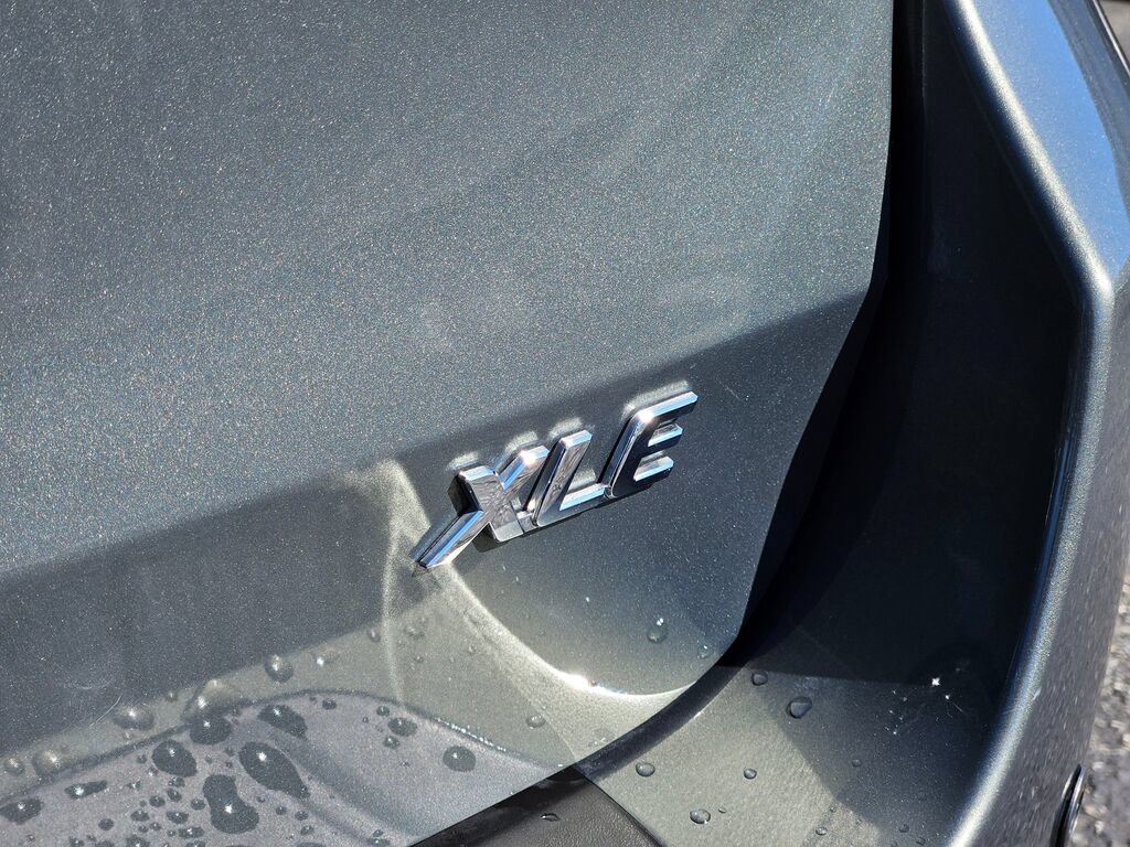 Used 2011 Toyota Sienna XLE w/ Premium Pkg FWD image 9
