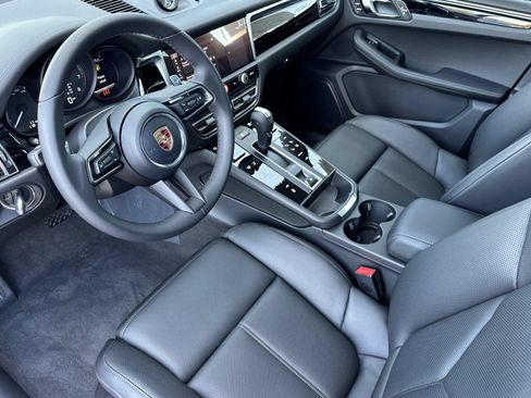 New 2026 Porsche Macan AWD/4WD image 4