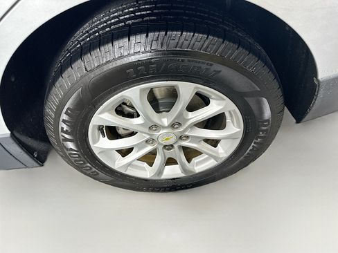 Used 2020 Chevrolet Equinox LS FWD image 11
