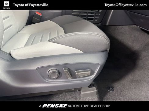 Certified 2025 Toyota Tacoma TRD Off-Road AWD/4WD image 8