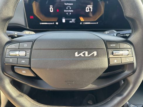 Used 2025 Kia K4 FWD image 27