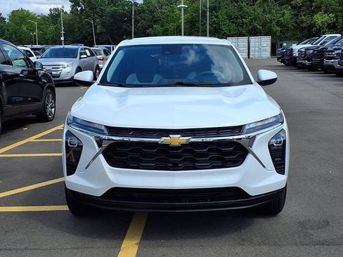 Used 2024 Chevrolet Trax LS w/ LS Convenience Package FWD image 22