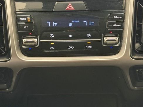 Used 2022 Kia Sorento S image 25