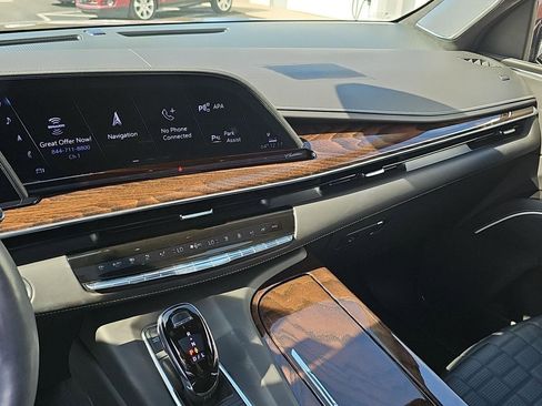 Used 2022 Cadillac Escalade Premium Luxury Platinum w/ Heavy-Duty Trailer Package image 12