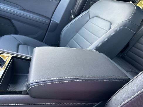 Used 2025 Volkswagen Atlas Cross Sport SEL image 35