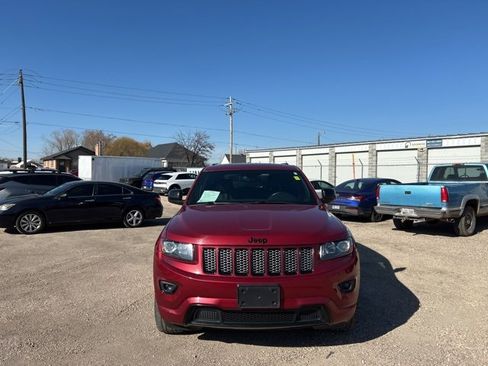 Used 2015 Jeep Grand Cherokee Altitude image 2