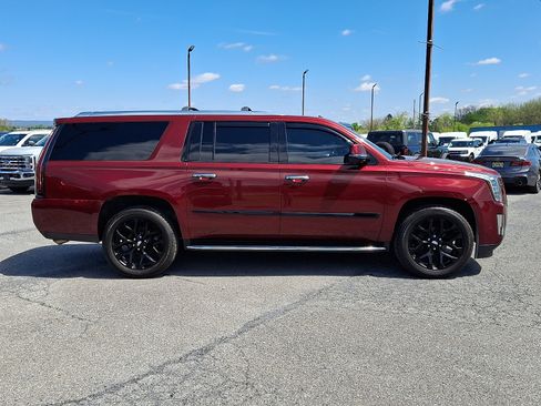 Used 2020 Cadillac Escalade ESV Luxury w/ Escalade Sport Edition AWD/4WD image 7