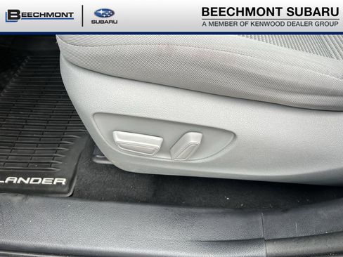 Used 2021 Toyota Highlander L image 21