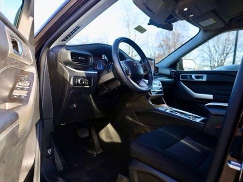 Used 2023 Ford Explorer XLT image 14