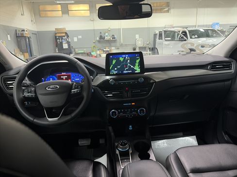 Used 2022 Ford Escape Titanium AWD/4WD image 27