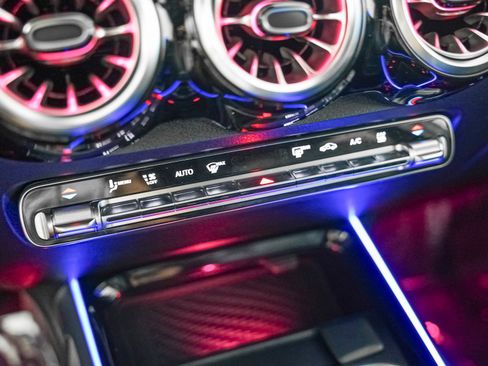 Certified 2023 Mercedes-Benz EQB 250+ w/ Exclusive Package image 22