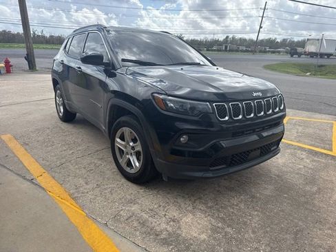 Used 2023 Jeep Compass Latitude AWD/4WD image 2