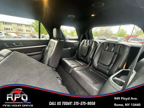 Used 2019 Ford Explorer XLT w/ Equipment Group 202A AWD/4WD image 23