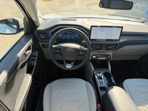Used 2023 Ford Escape Platinum w/ Premium Technology Package AWD/4WD image 19