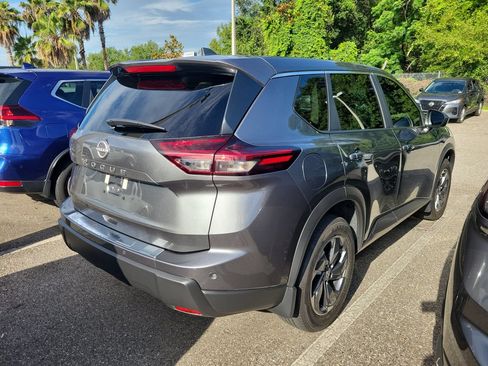 Used 2026 Nissan Rogue SV FWD image 3