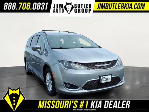 Used 2018 Chrysler Pacifica Touring-L FWD image 27