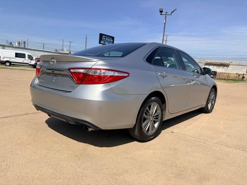 Used 2017 Toyota Camry SE FWD image 5