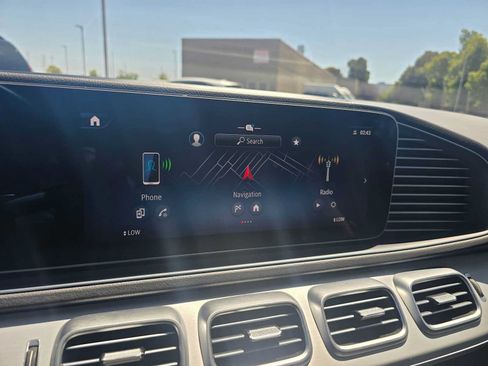 Used 2025 Mercedes-Benz GLS 450 4MATIC image 28