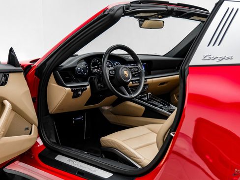 Used 2021 Porsche 911 Targa 4S Heritage Design image 41