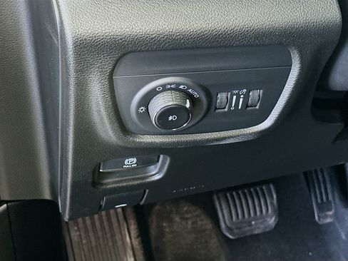 Used 2023 Jeep Grand Cherokee L Limited AWD/4WD image 17