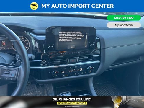 Used 2024 Nissan Pathfinder SL AWD/4WD image 8