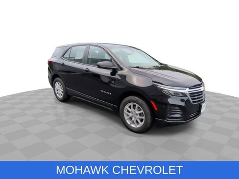 Used 2023 Chevrolet Equinox LS AWD/4WD image 2