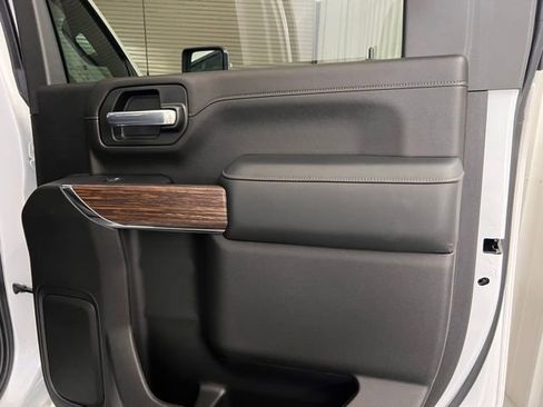 Used 2023 Chevrolet Silverado 2500 High Country w/ Technology Package image 17