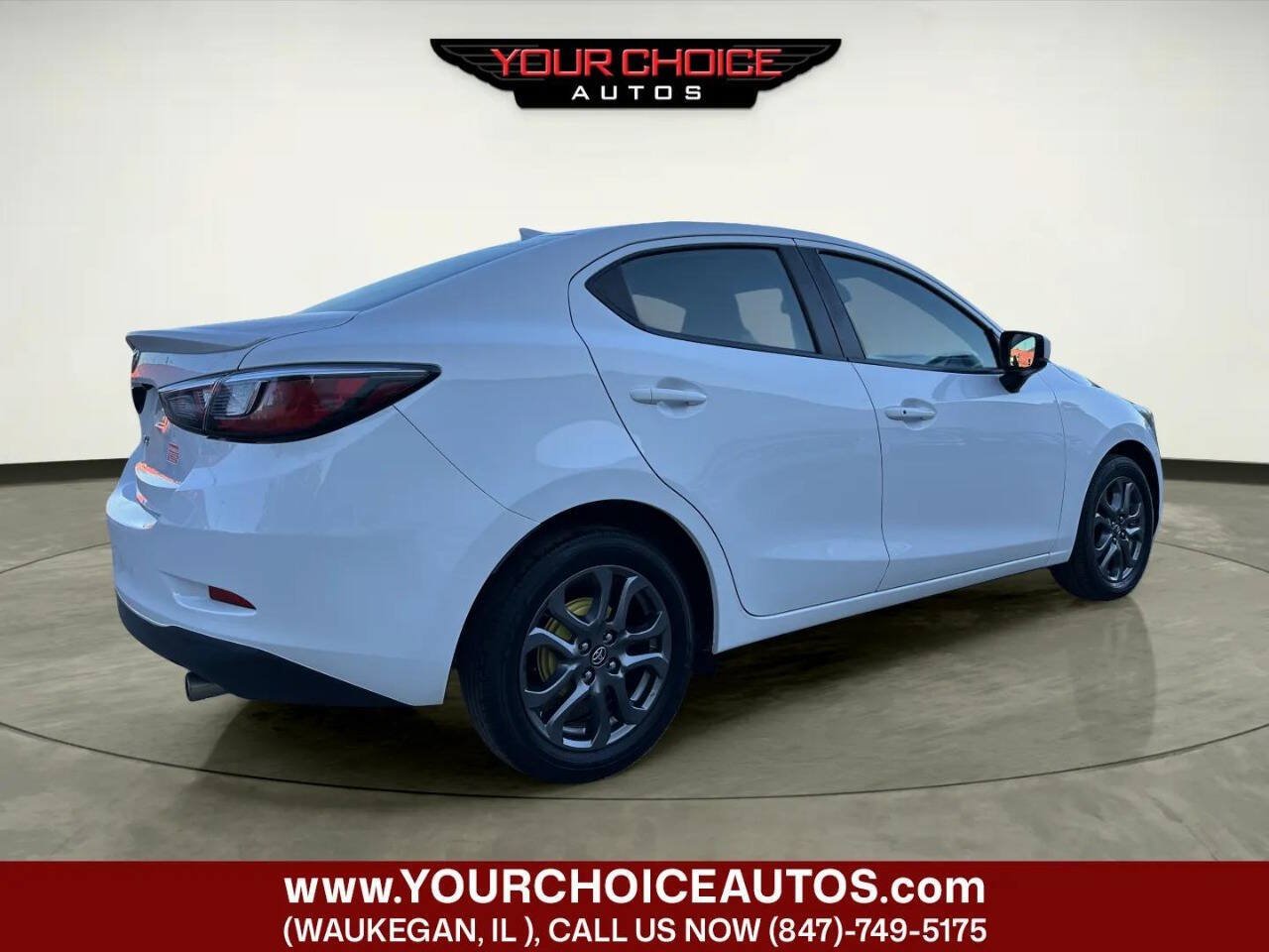 Used 2019 Toyota Yaris LE FWD image 5