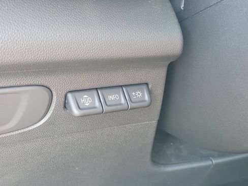Used 2023 Buick Envision Avenir AWD/4WD image 29