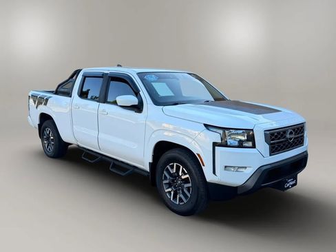Used 2022 Nissan Frontier SV w/ Graphics Package RWD image 2