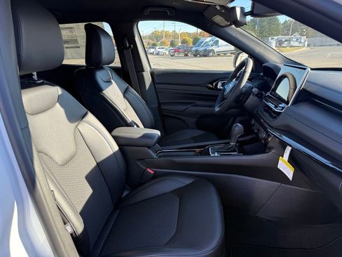 New 2026 Jeep Compass Latitude AWD/4WD image 30