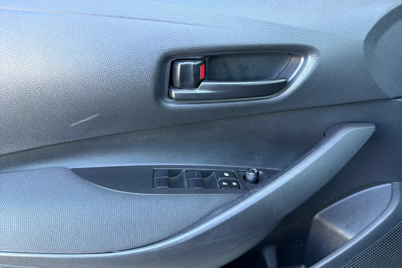Used 2025 Toyota Corolla LE FWD image 13