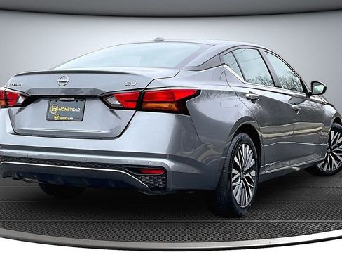 Used 2024 Nissan Altima 2.5 SV image 6