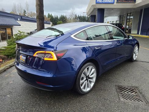 Used 2019 Tesla Model 3 Standard Range image 3