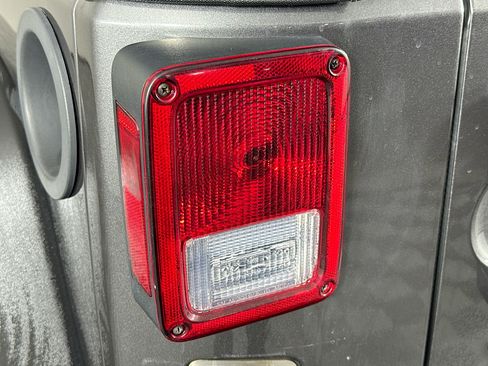 Used 2018 Jeep Wrangler Sport image 29