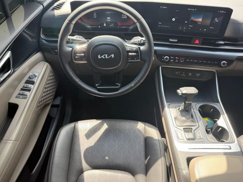 Used 2025 Kia Carnival FWD image 20