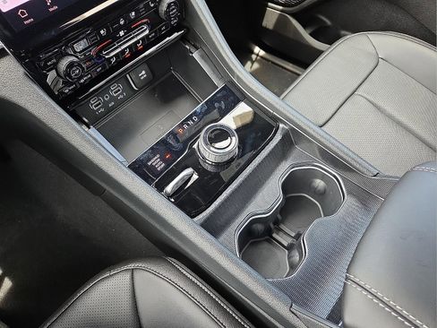 Used 2025 Jeep Grand Cherokee L Limited w/ Luxury Tech Group II image 23