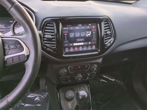 Certified 2018 Jeep Compass Limited image 27