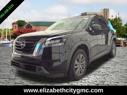 Used 2025 Nissan Pathfinder SV FWD image 1