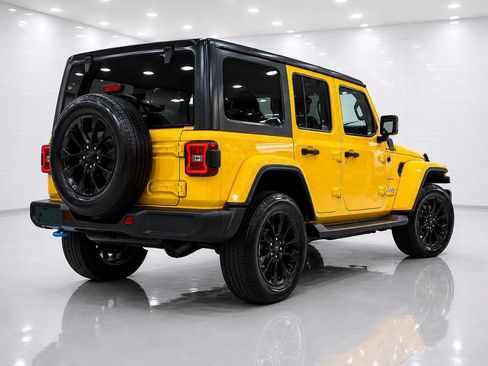 Used 2022 Jeep Wrangler Unlimited Sahara w/ Cold Weather Group AWD/4WD image 5