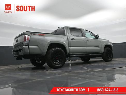 Used 2022 Toyota Tacoma TRD Sport w/ TRD Premium Sport Package AWD/4WD image 34