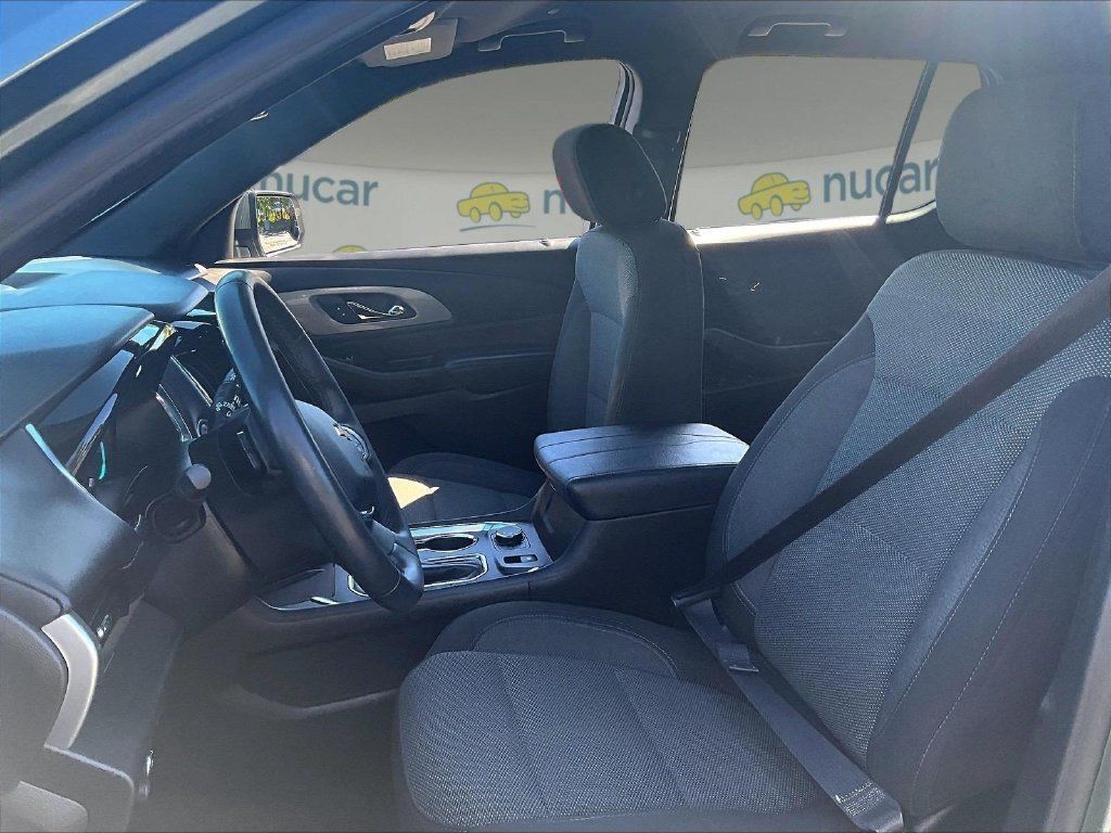 Used 2023 Chevrolet Traverse LT AWD/4WD image 10