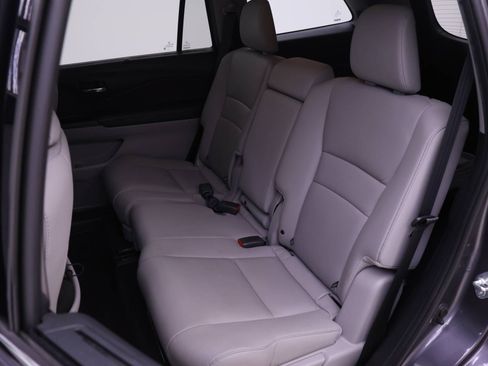 Used 2021 Honda Pilot Touring image 10