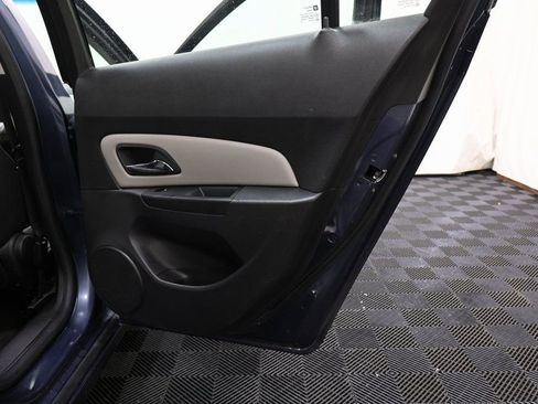 Used 2013 Chevrolet Cruze LS image 17