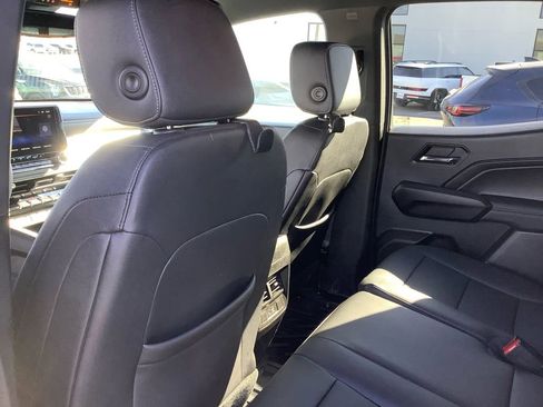Used 2023 Chevrolet Colorado LT w/ LT Convenience Package III image 19