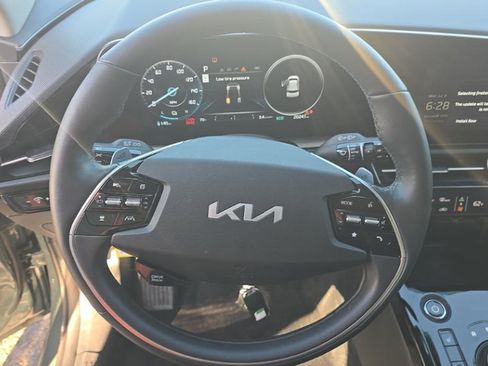 Certified 2024 Kia Niro Wind w/ Wind Preserve Package FWD image 13