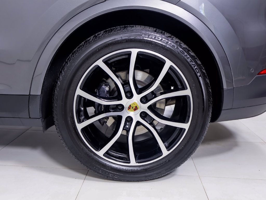 Certified 2024 Porsche Cayenne Coupe AWD/4WD image 32
