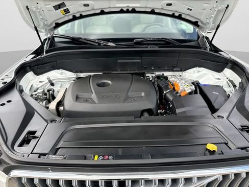 Certified 2025 Volvo XC90 T8 Plus w/ Protection Package AWD/4WD image 21